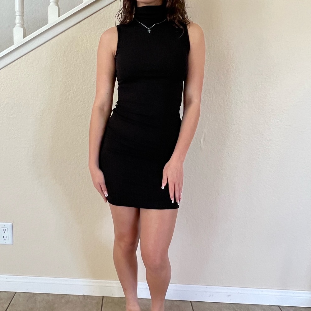 Black Ribbed Turtle Neck Sleeveless Midi Dress - Picture 2 of 13